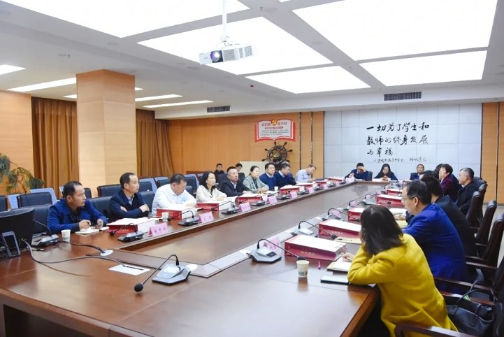 铜川市教育局渭南考察学习_渭南瑞泉中学_临渭区品质教育先进理念