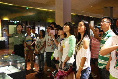 红色之旅，激扬青春——见习大学生参加红色之旅主题活动