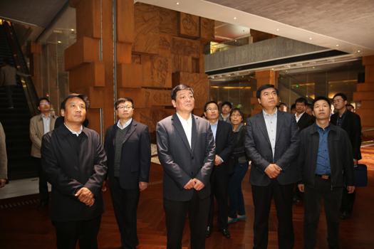 代市长杨长亚来我馆调研