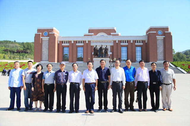 全国政协常委民盟中央副主席、福建省政协副主席、中科院院士郑兰荪一行参观照金纪念馆