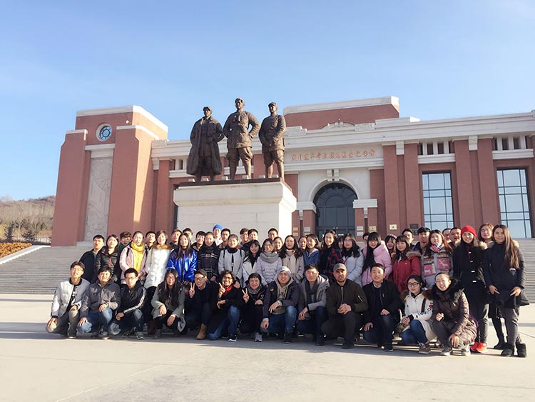 市政府办组织见习大学生开展第一次主题实践活动参观照金纪念馆