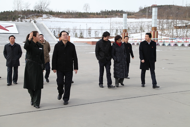 中组部党员教育和干部测评中心巡视员、副主任雷光华一行到照金纪念馆参观
