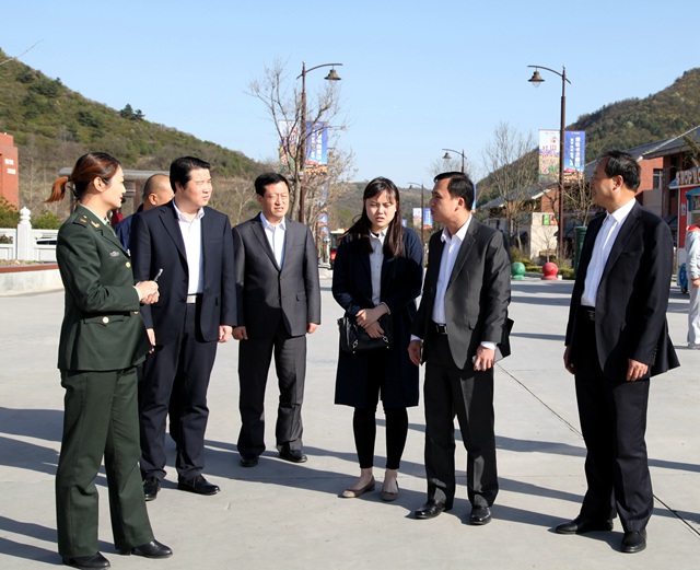 柬埔寨王国驻西安总领事馆总领事辉比威先生参观照金纪念馆