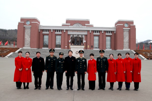 中国人民解放军火箭军工程大学与照金纪念馆“理想信念教育基地和政治理论课实践教学基地”签约揭牌仪式在照金举行