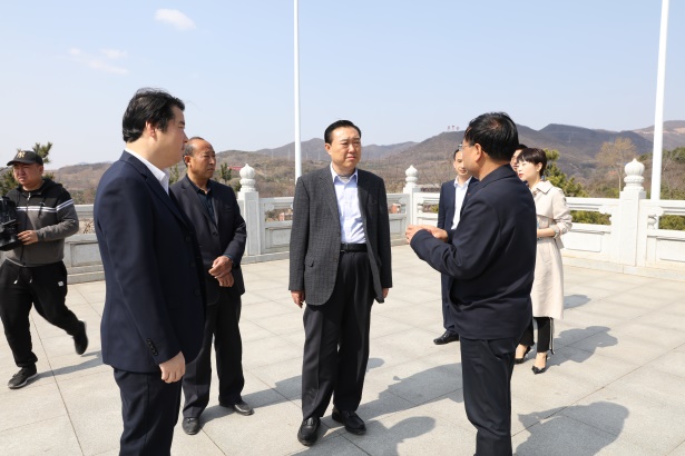 市委常委　市委组织部部长王刚检查照金节前安全工作