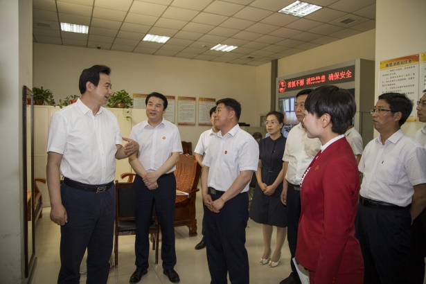 市委常委、市委组织部部长黄勇检查照金纪念馆安全工作