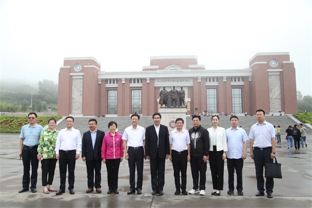 全国台联党组书记、会长黄志贤一行到照金纪念馆参观调研