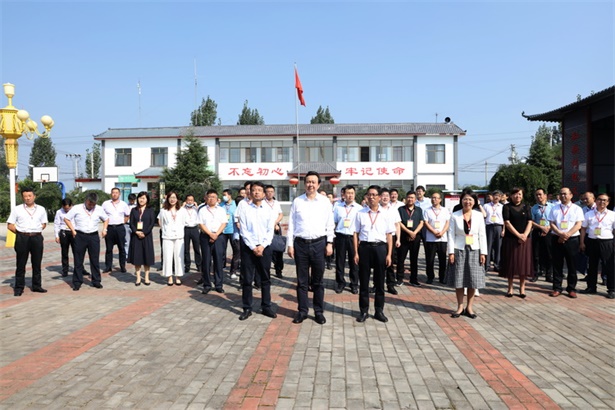 铜川市召开抓党建促脱贫攻坚暨扶持壮大村级集体经济现场推进会