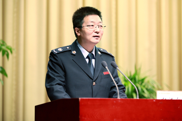 王益区局干部刘鲜作报告报告会现场